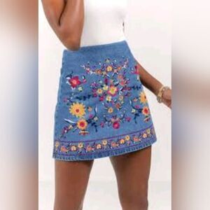 Harper heritage Chic Floral Embroidered Denim Skirt (M)